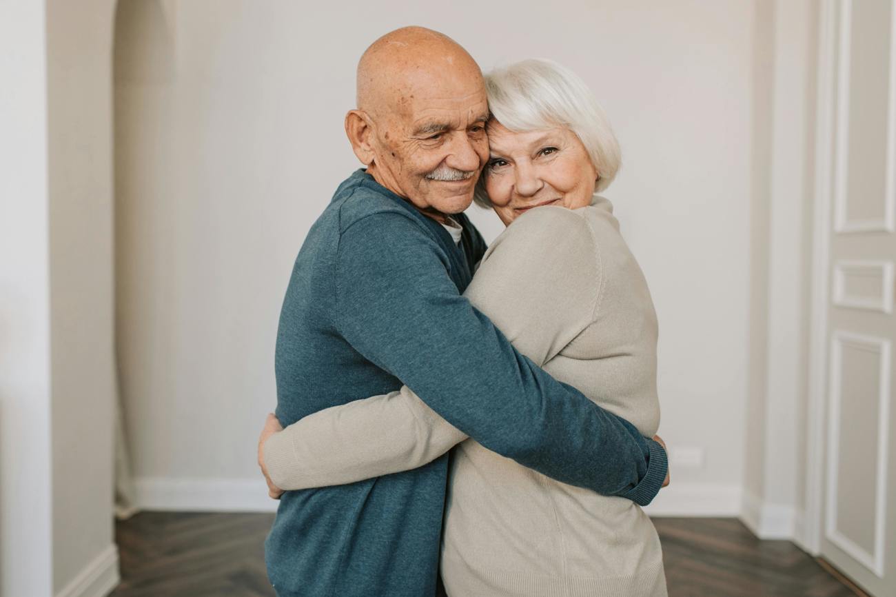 Die Diagnose Demenz anzunehmen ist schwierig. Das Paar hat es geschafft, in Liebe verbunden zu bleiben. (Symbolbild) | Foto: pexels