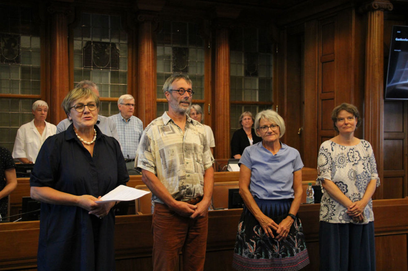 Pfarrerin Sigrun Holz sprach die Einsetzungsworte für die neuen Synodalen: Daniel Wachter, Heiden, Manuela Langenauer, Schwellbrunn, Marianne Neff-Gugger, Teufen | Bild: Karin Steffen