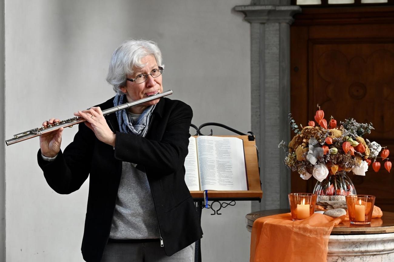 Mit ihrer Querflöte hat Kirchenrätin Gerda Schärer in Berlingen schon viele Gottesdienste begleitet. (Bilder: sär)