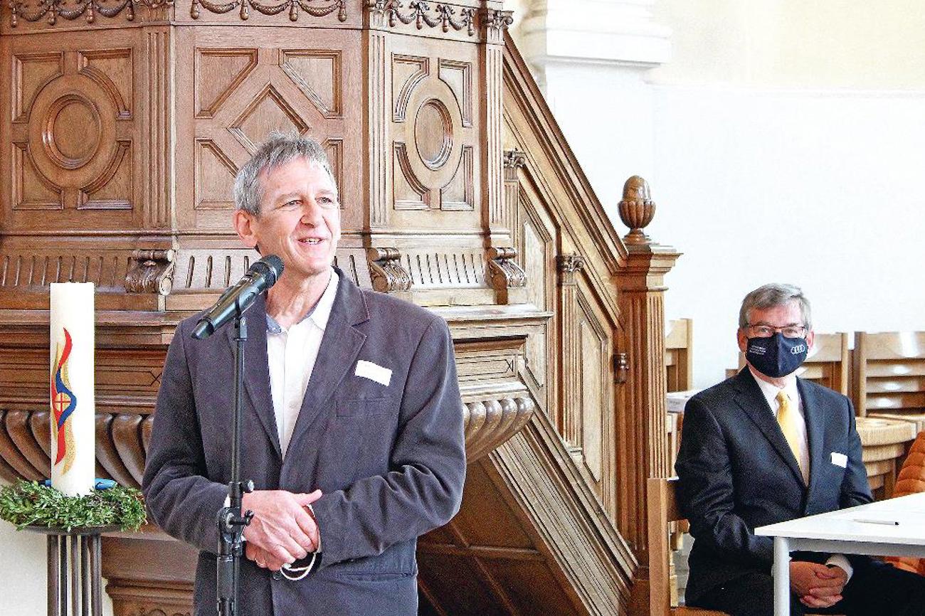 Erhard Jordi nimmt die Wahl zum Kirchenratspräsidenten an. | Zuber
