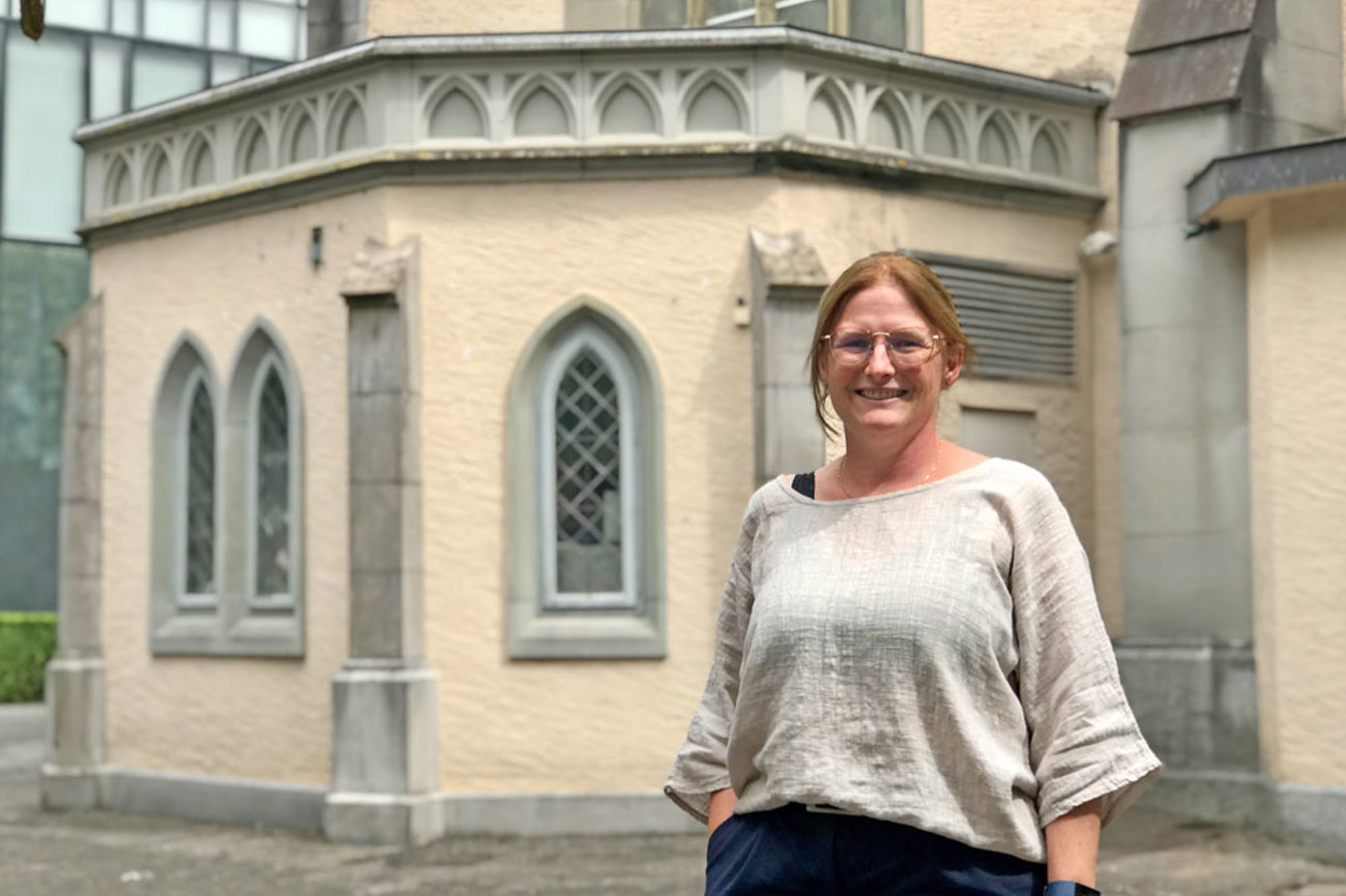Beatrice Barnikol vor der Luzerner Matthäuskirche: «Die Kirche müsse Räume ­schaffen, in denen Jugendliche so sein können, wie sie sind.» | Foto: Tilmann Zuber