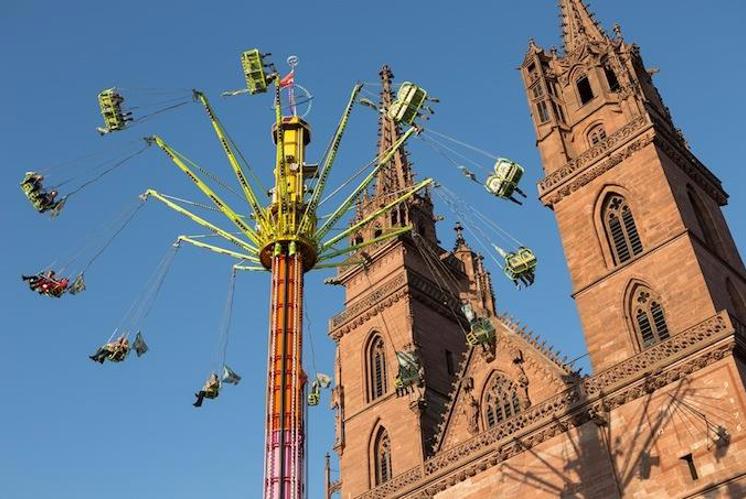 Basel: Karussell und Kirchenmusik