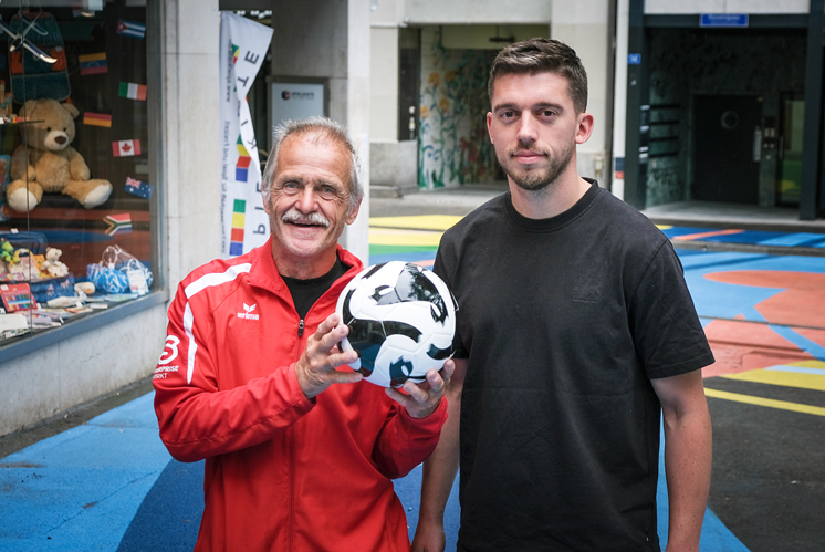 Der Goalie ist Heini Hassler